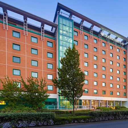 Doubletree By Hilton Woking Hotel Exterior foto